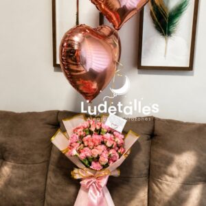25b94821-f91b-4f24-b678-35f45a4b8bd5 Ramo de mini rosas y flores