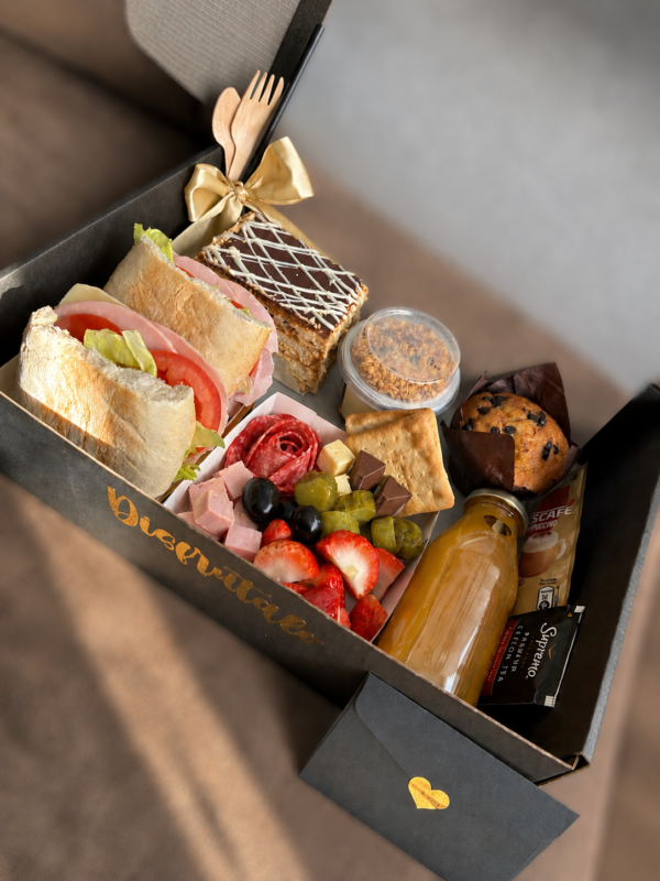 25e7c514-964f-40ac-82db-b067990ba98f Desayuno bouffet